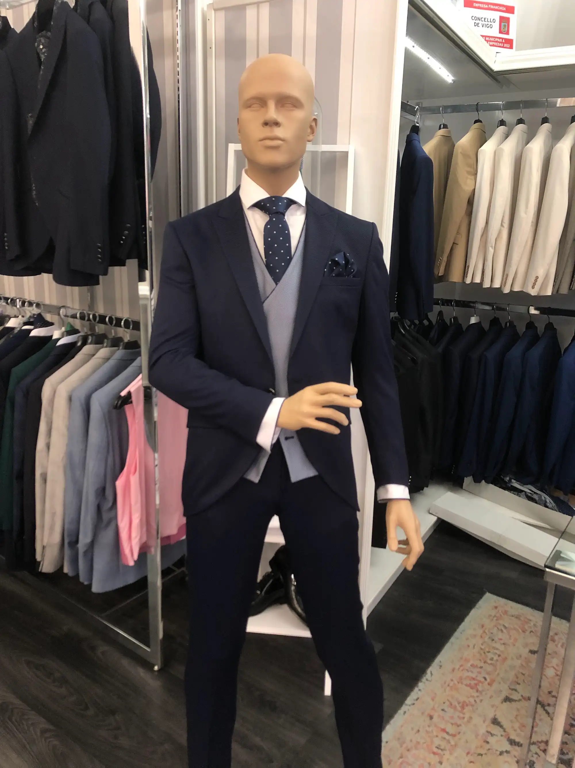 Traje de ceremonia DEIM Vigo — pieza 74 de 123