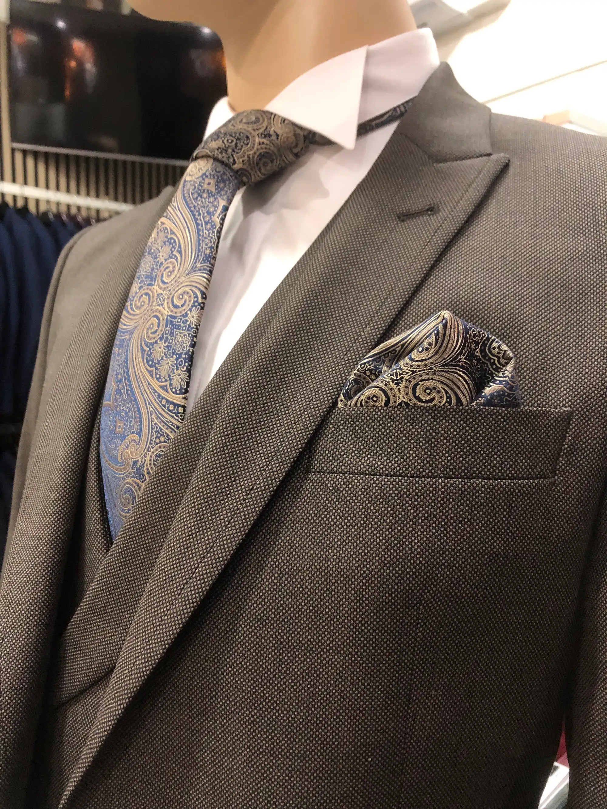 Traje de ceremonia DEIM Vigo — pieza 82 de 123