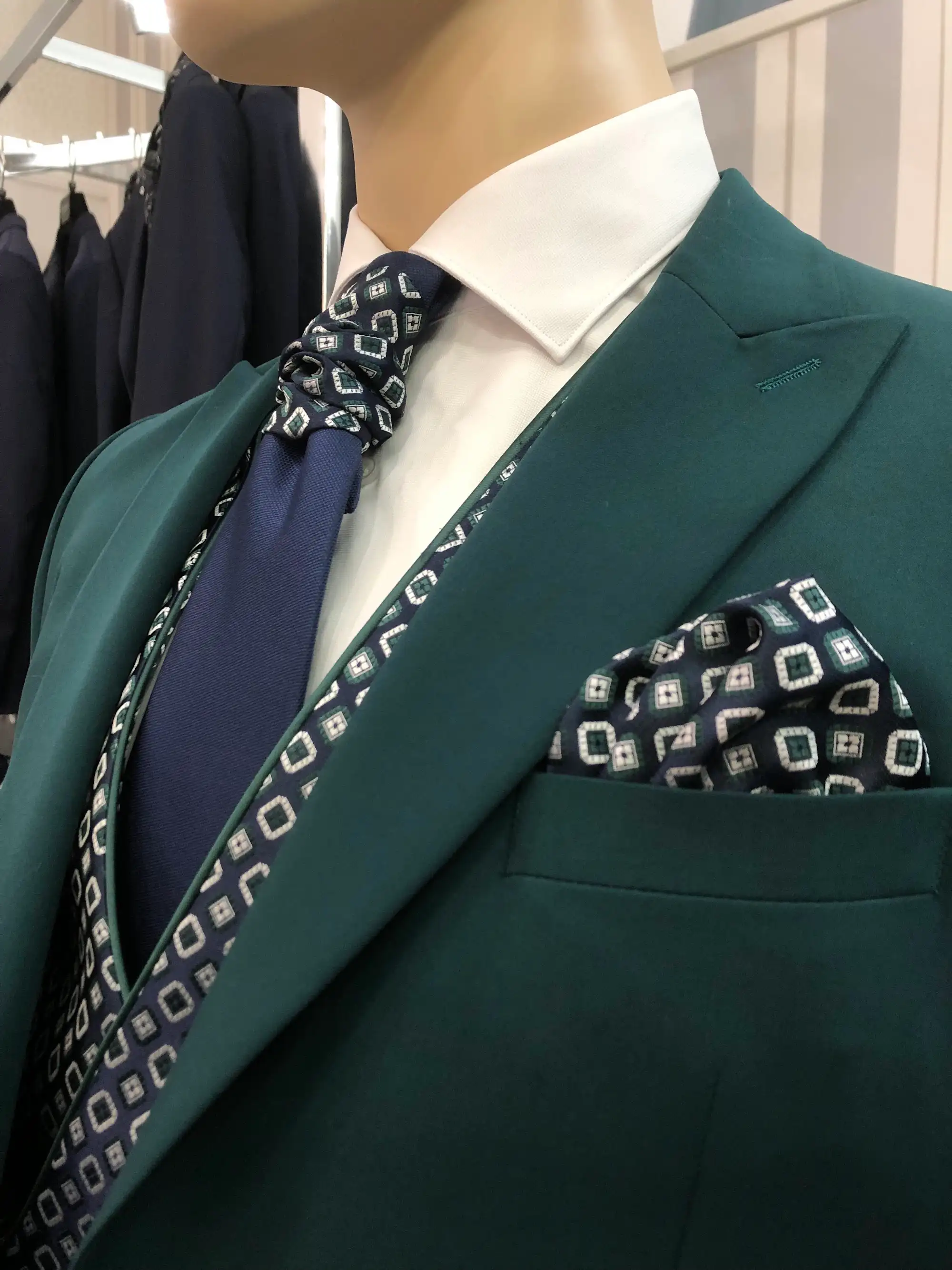 Traje de ceremonia DEIM Vigo — pieza 85 de 123