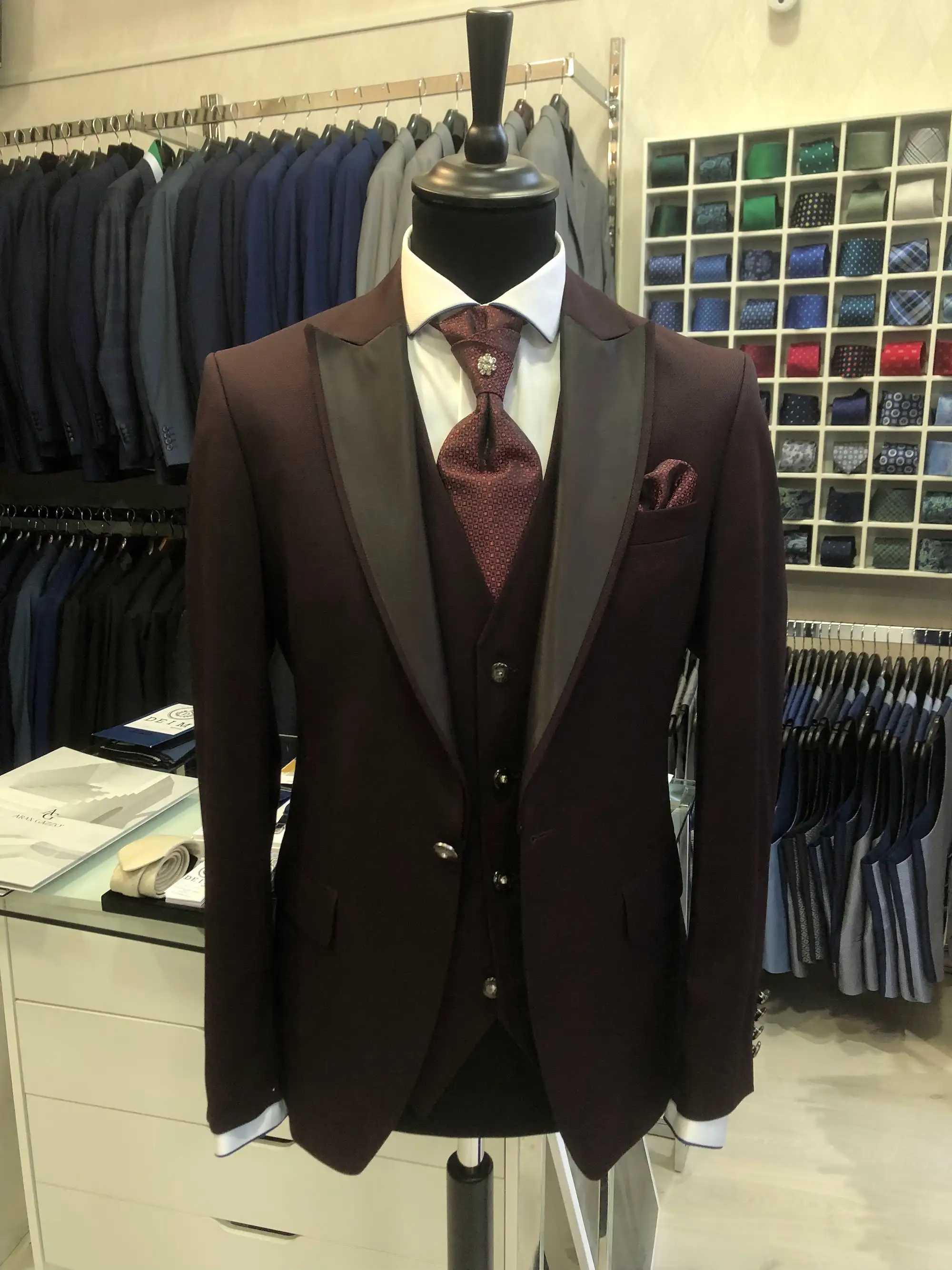 Traje de ceremonia DEIM Vigo — pieza 87 de 123
