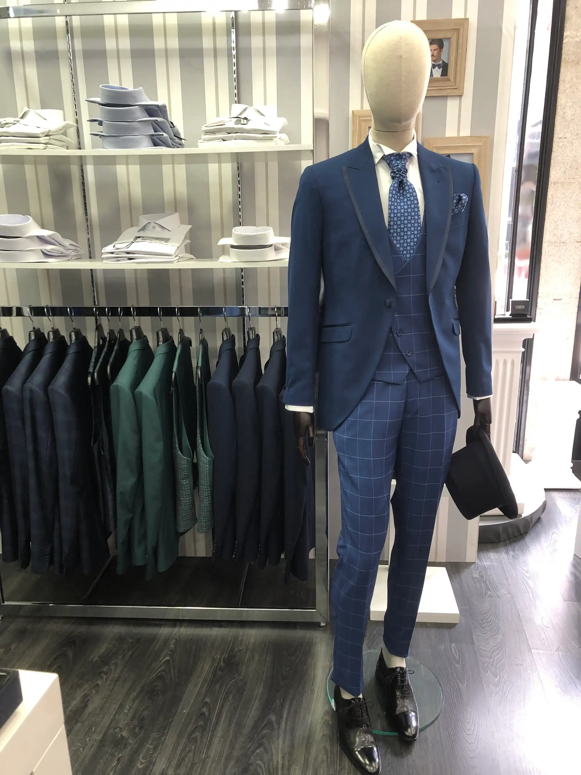 Traje de ceremonia DEIM Vigo — pieza 90 de 123