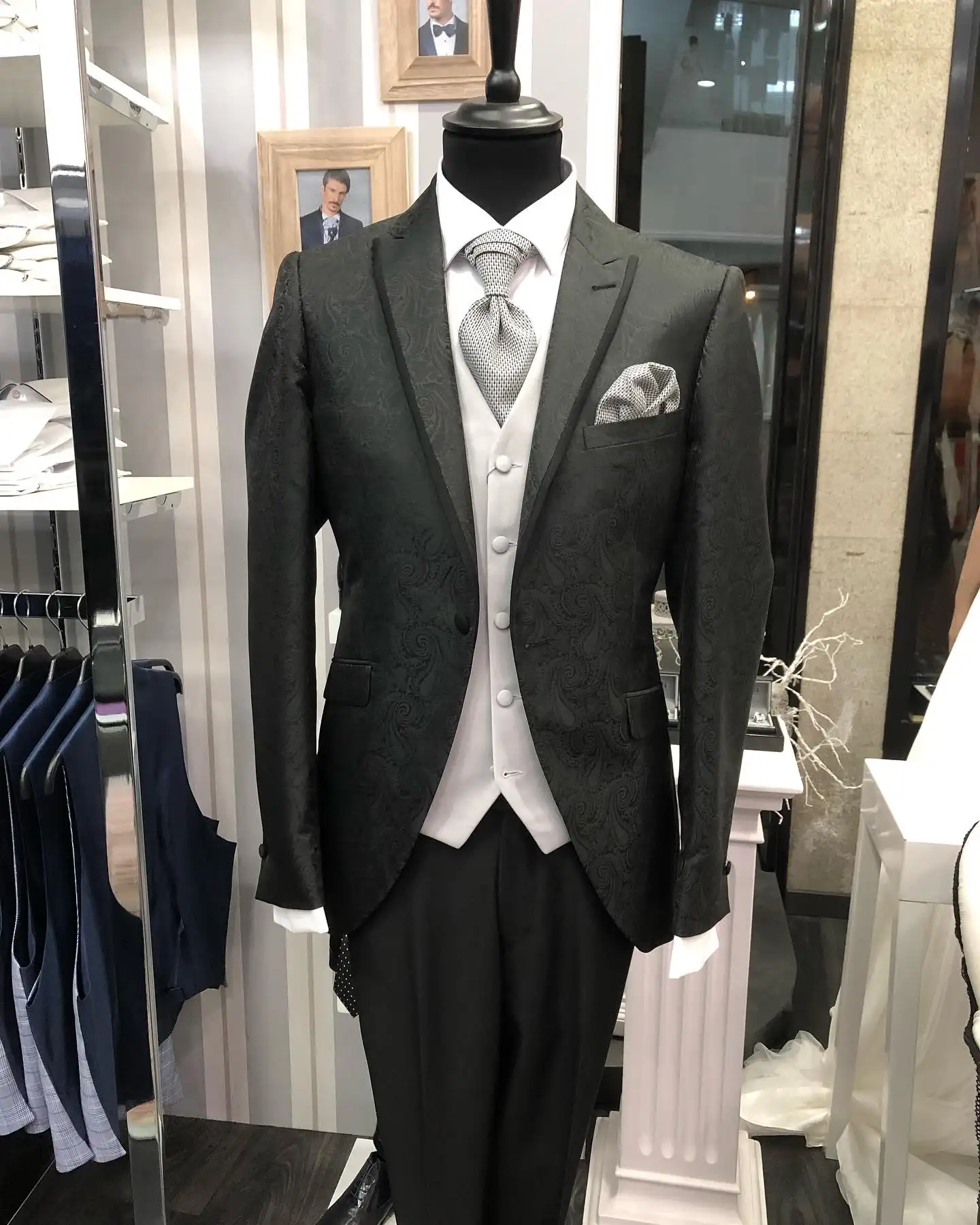 Traje de ceremonia DEIM Vigo — pieza 92 de 123