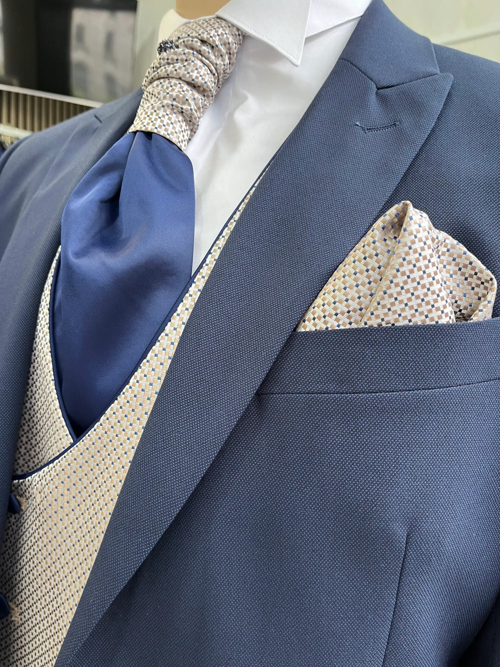 Traje de ceremonia DEIM Vigo — pieza 95 de 123