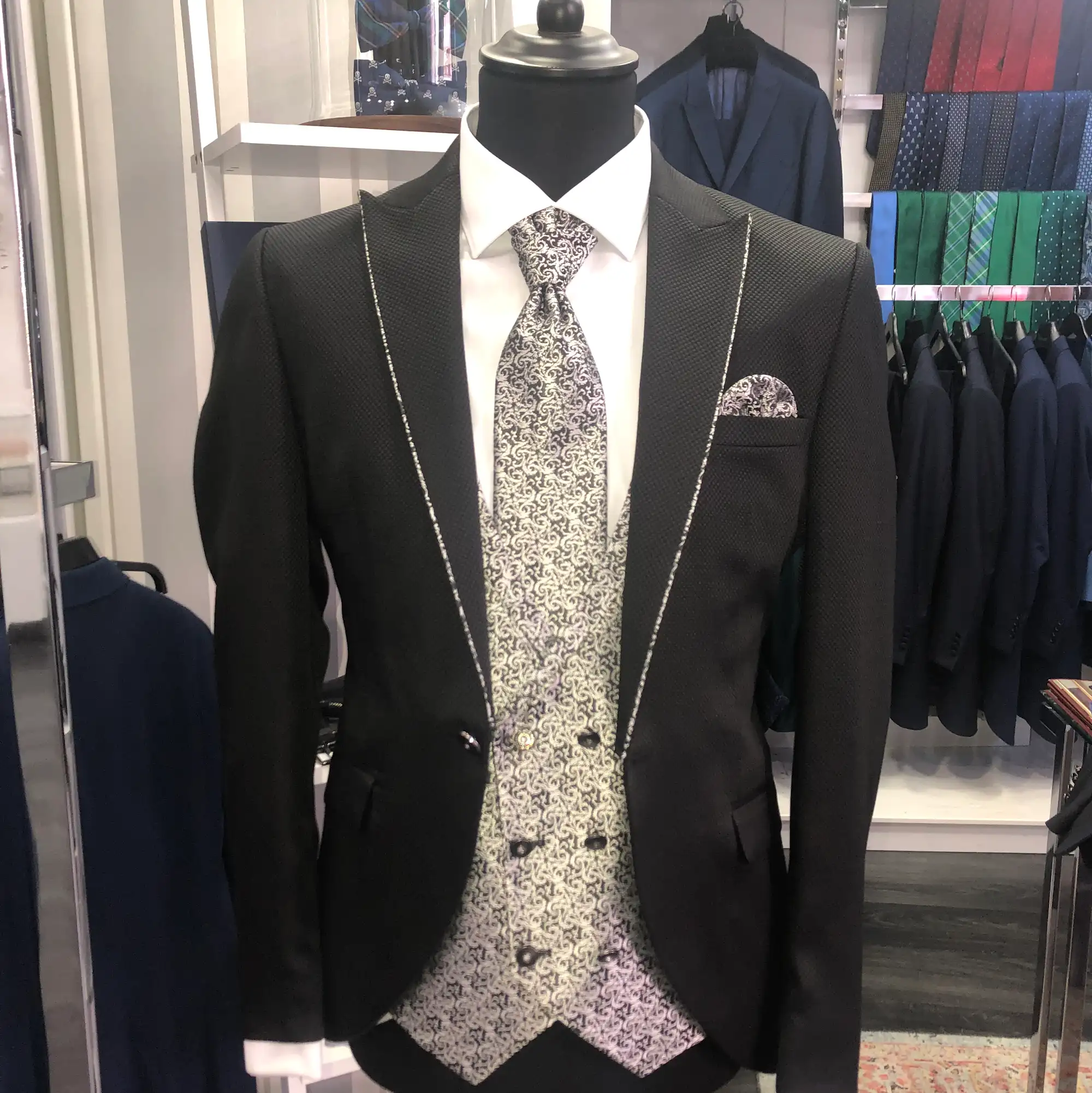 Traje de ceremonia DEIM Vigo — pieza 96 de 123