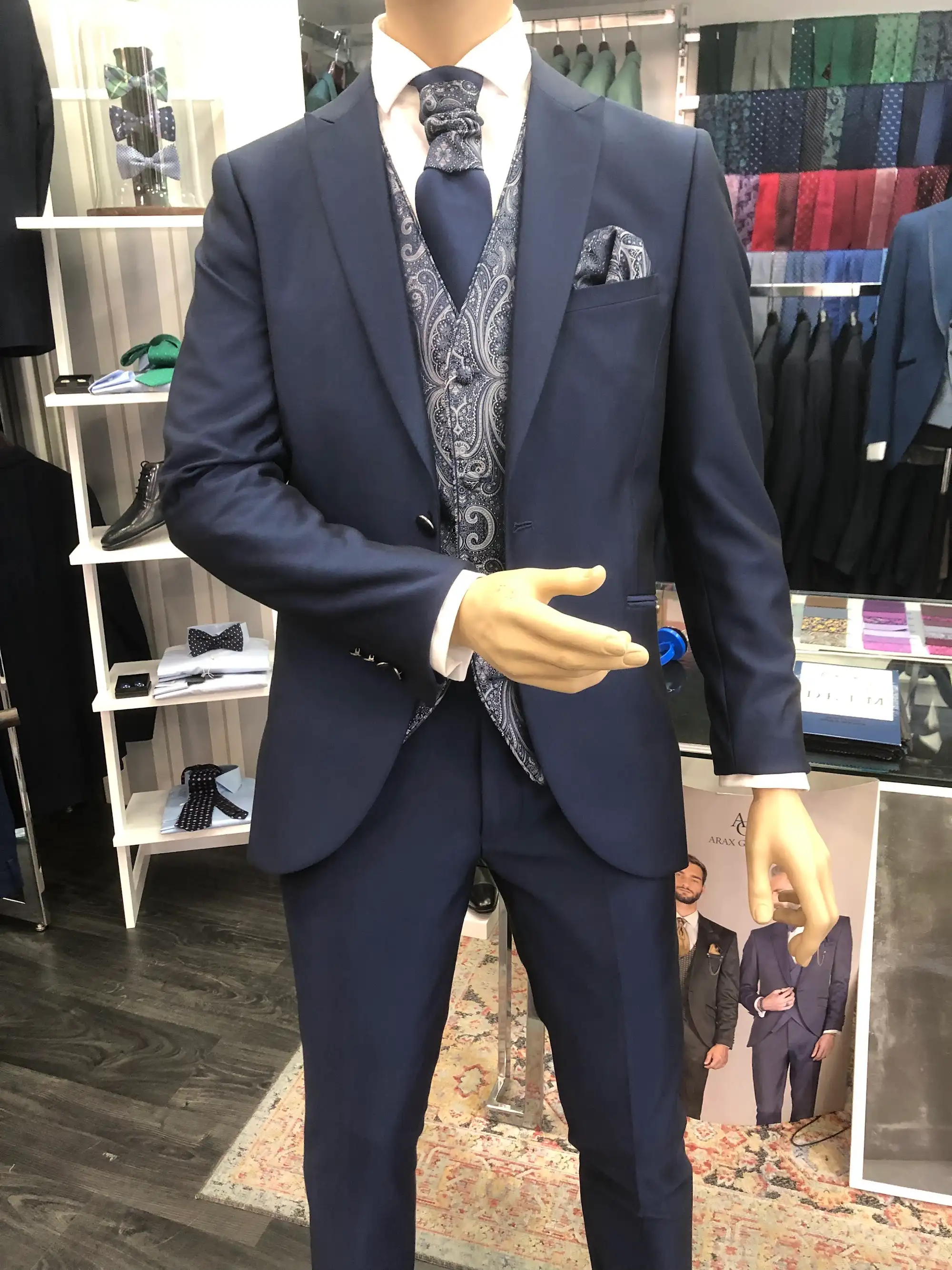 Traje de ceremonia DEIM Vigo — pieza 101 de 123