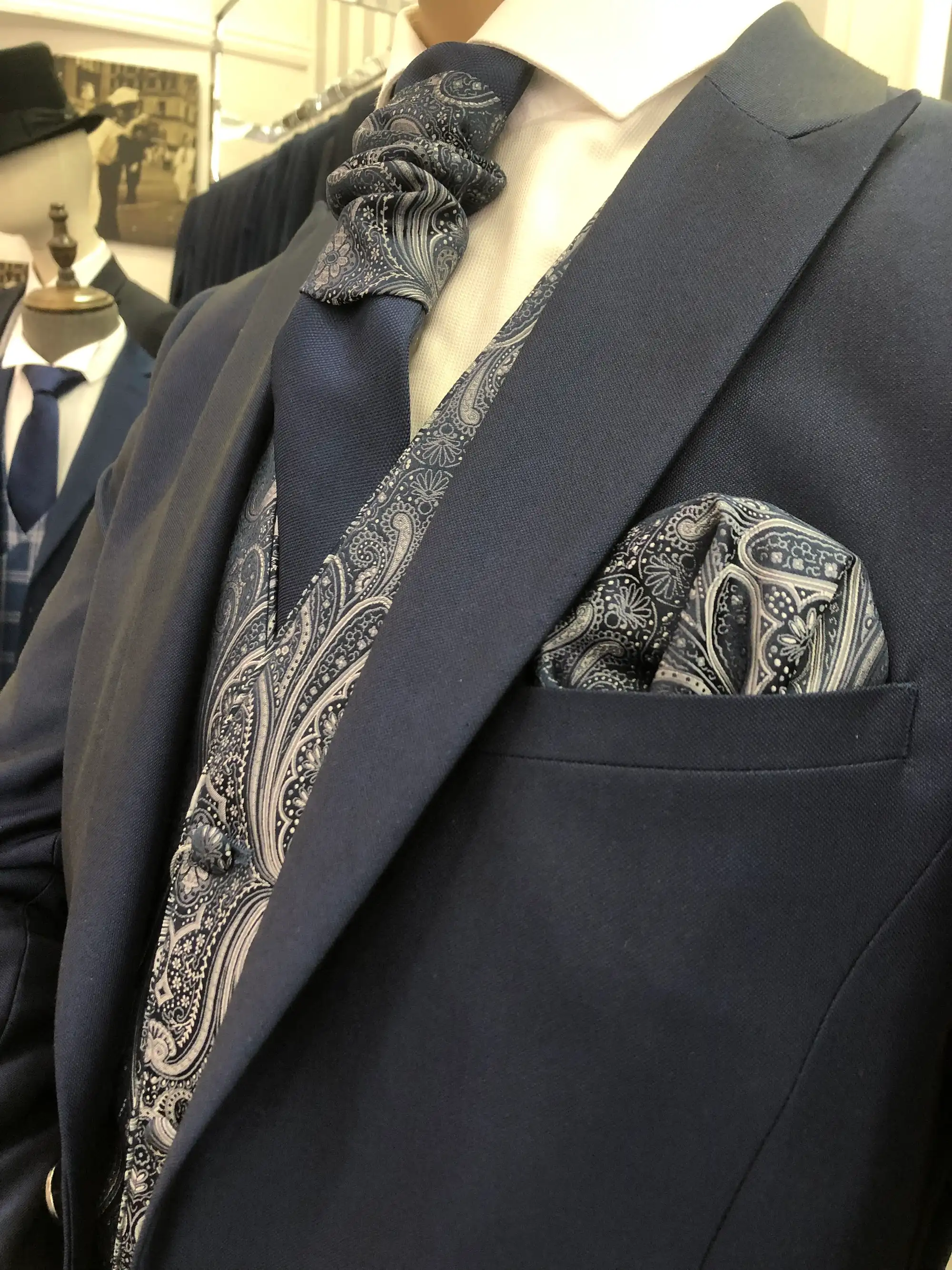 Traje de ceremonia DEIM Vigo — pieza 102 de 123