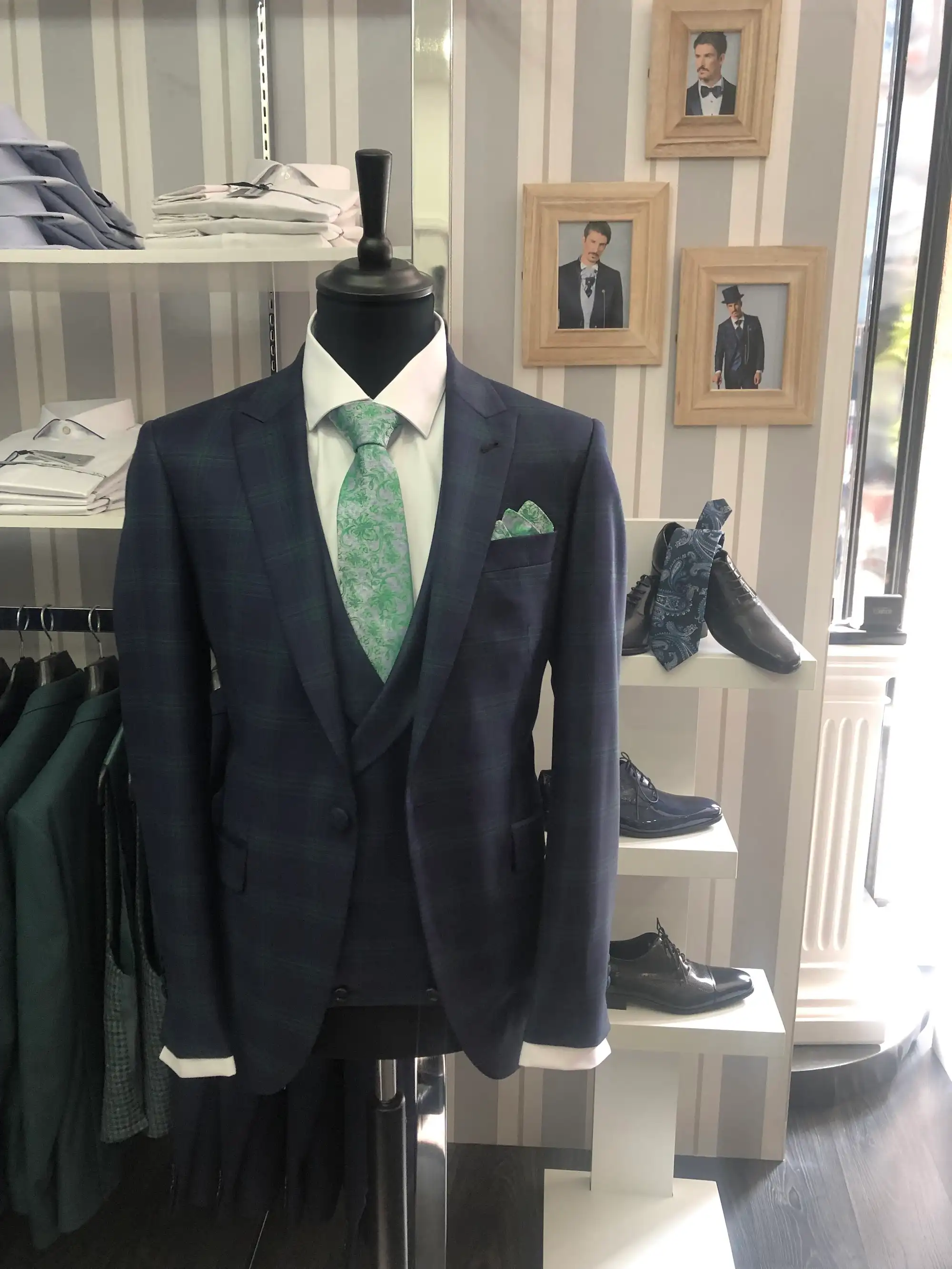 Traje de ceremonia DEIM Vigo — pieza 104 de 123