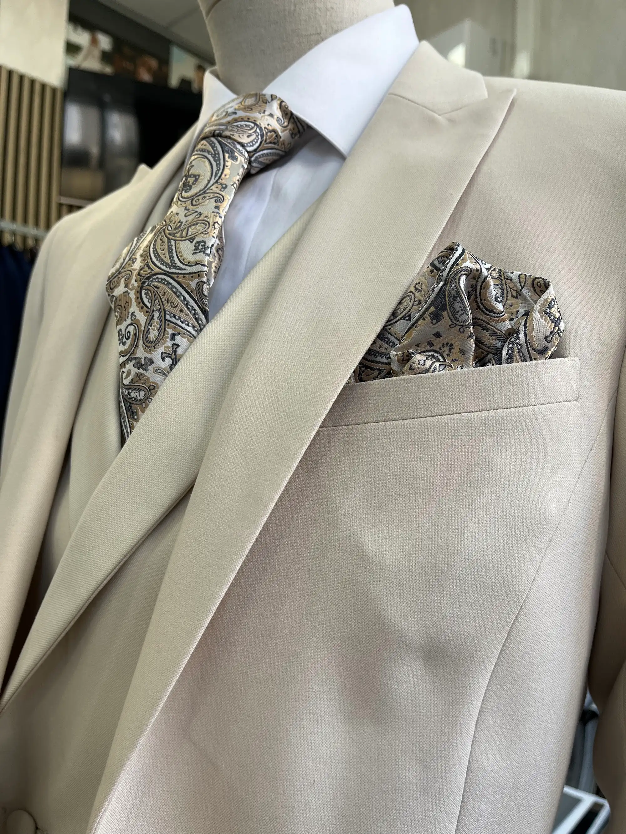 Traje de ceremonia DEIM Vigo — pieza 106 de 123