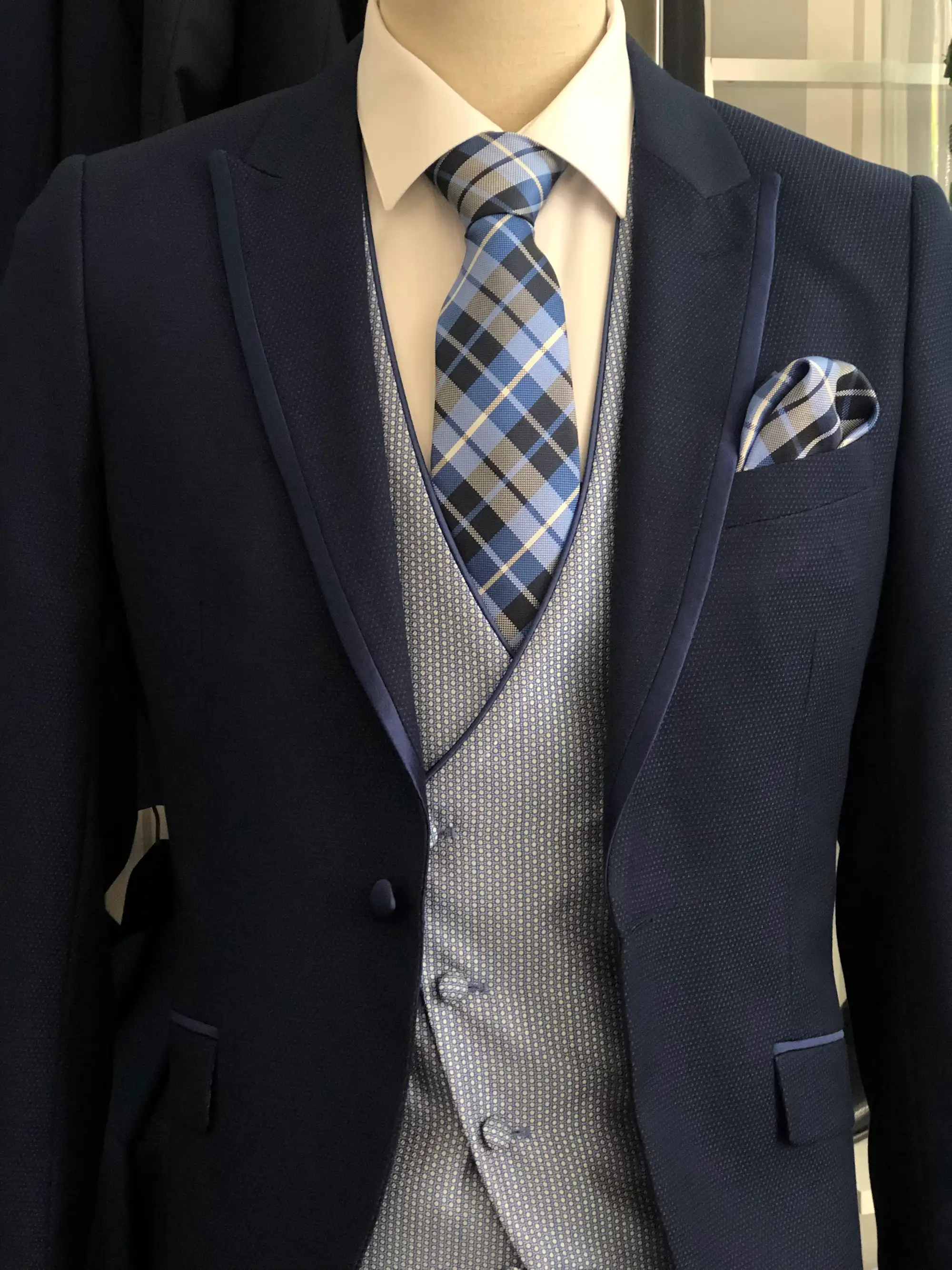 Traje de ceremonia DEIM Vigo — pieza 107 de 123