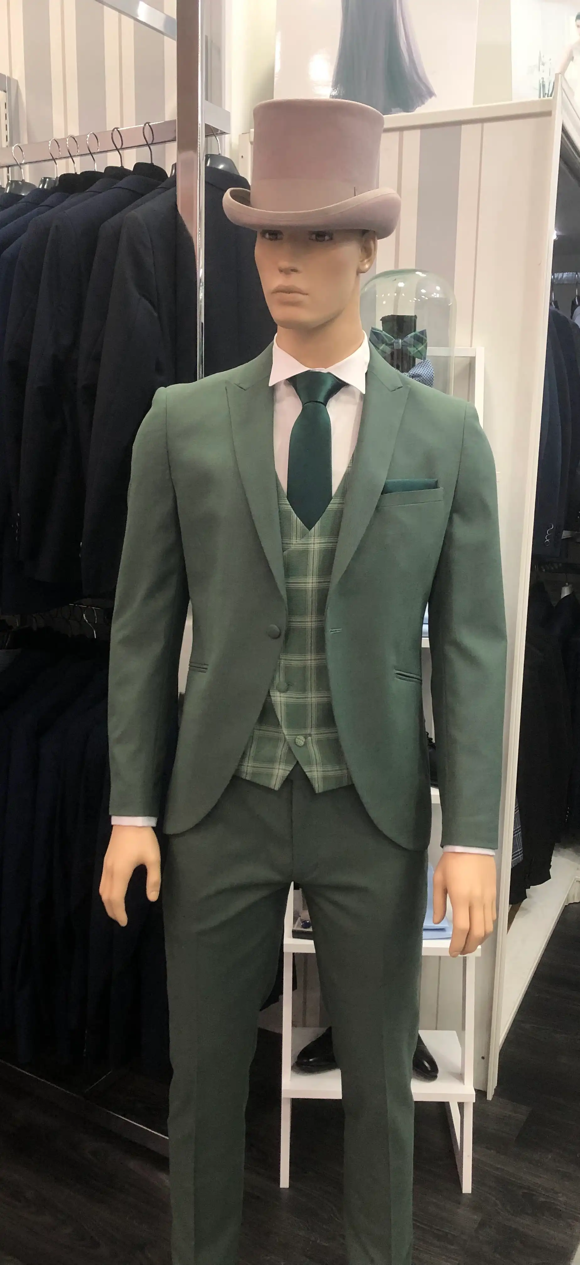 Traje de ceremonia DEIM Vigo — pieza 110 de 123