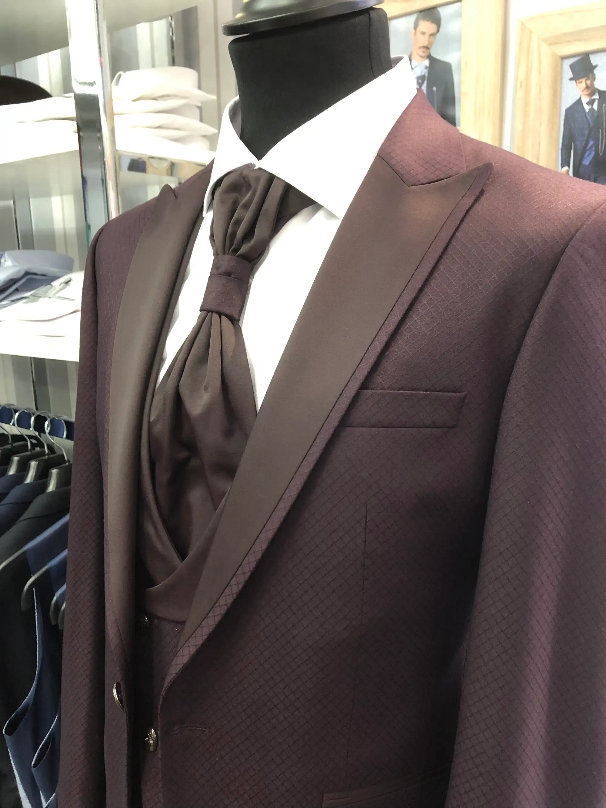 Traje de ceremonia DEIM Vigo — pieza 6 de 123
