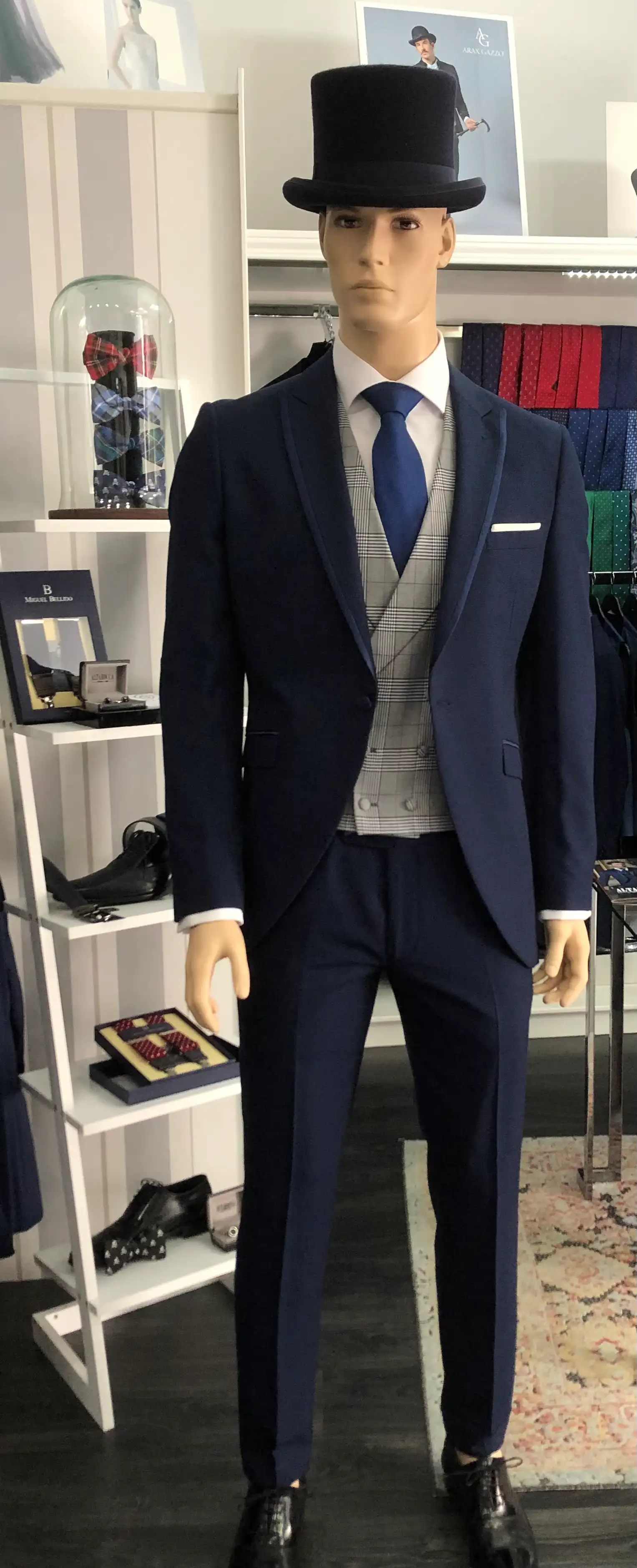 Traje de ceremonia DEIM Vigo — pieza 118 de 123