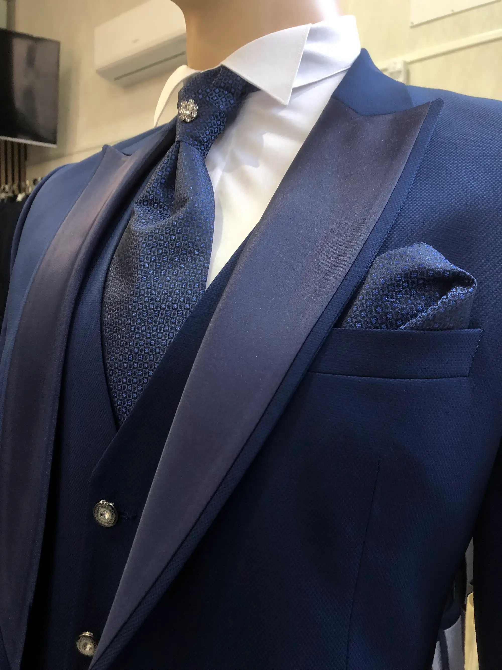 Traje de ceremonia DEIM Vigo — pieza 120 de 123
