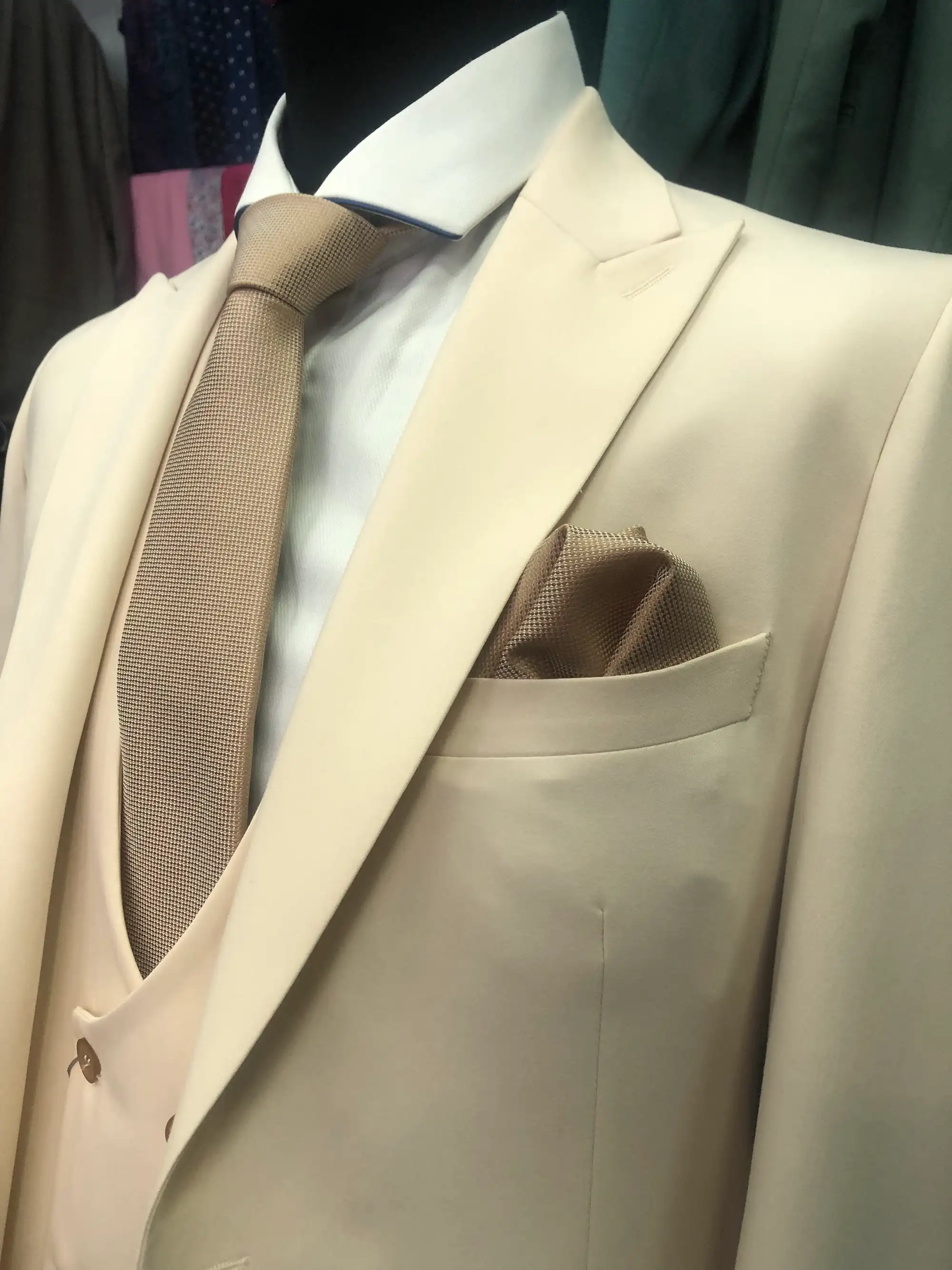 Traje de ceremonia DEIM Vigo — pieza 10 de 123