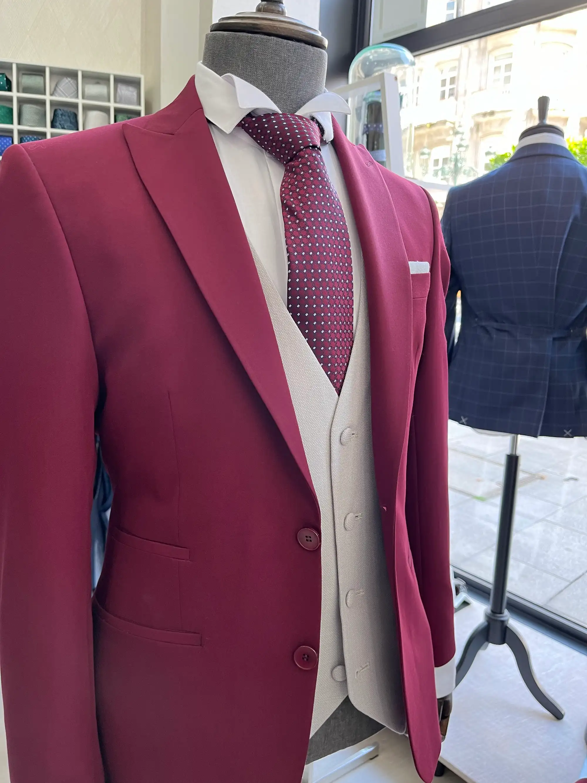 Traje de ceremonia DEIM Vigo — pieza 14 de 123