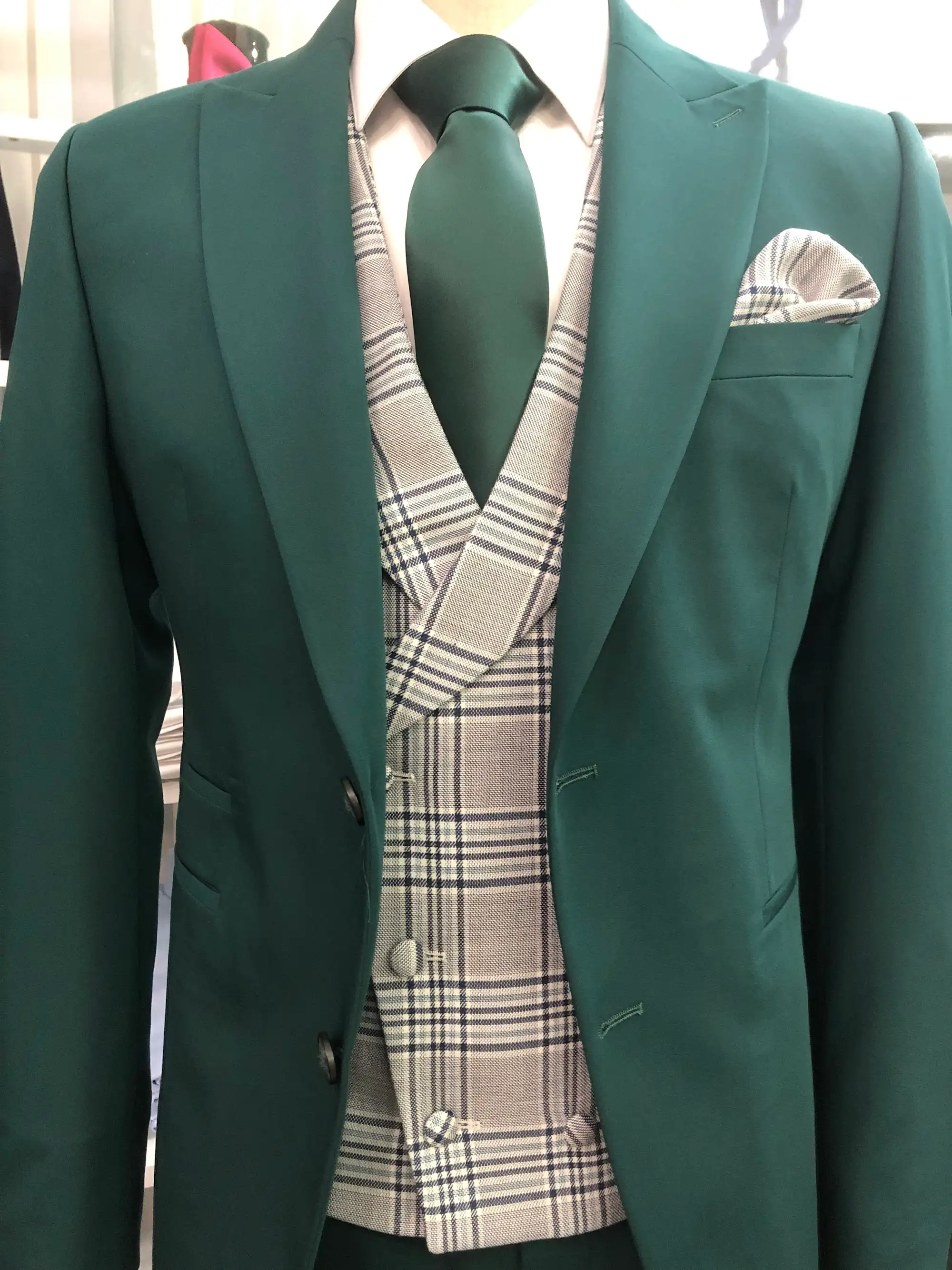 Traje de ceremonia DEIM Vigo — pieza 17 de 123