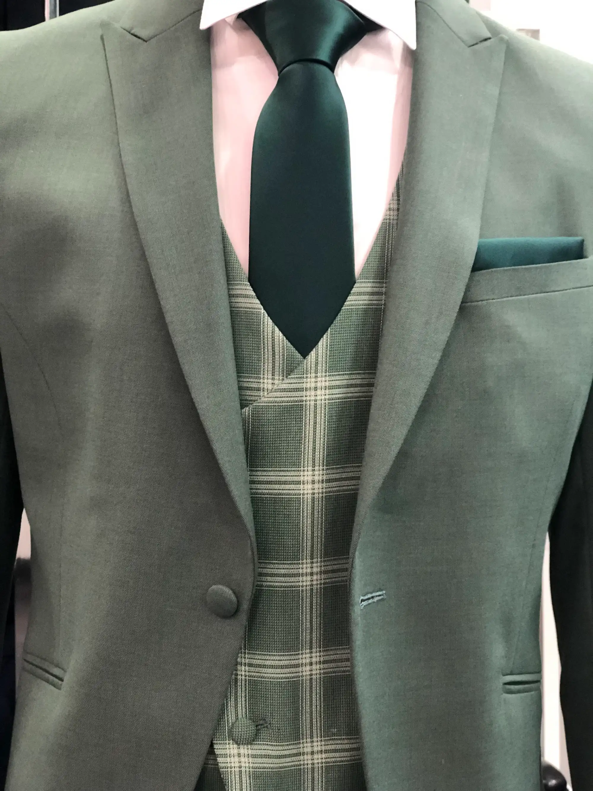 Traje de ceremonia DEIM Vigo — pieza 22 de 123