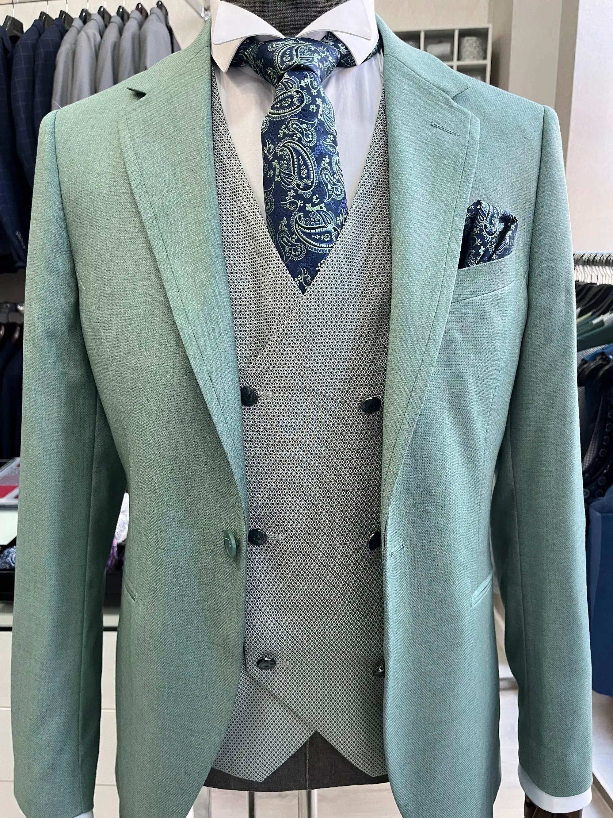 Traje de ceremonia DEIM Vigo — pieza 29 de 123