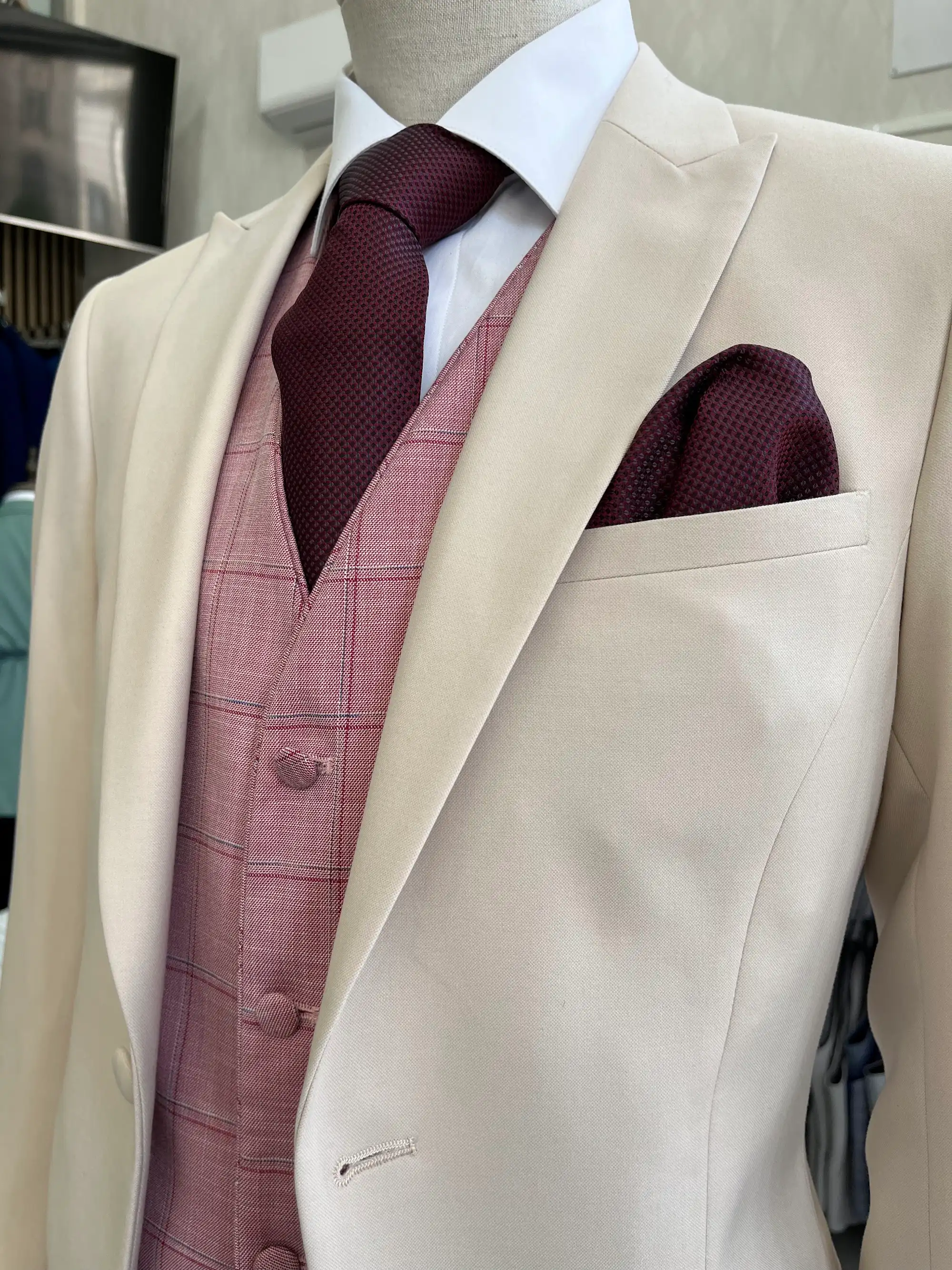 Traje de ceremonia DEIM Vigo — pieza 31 de 123