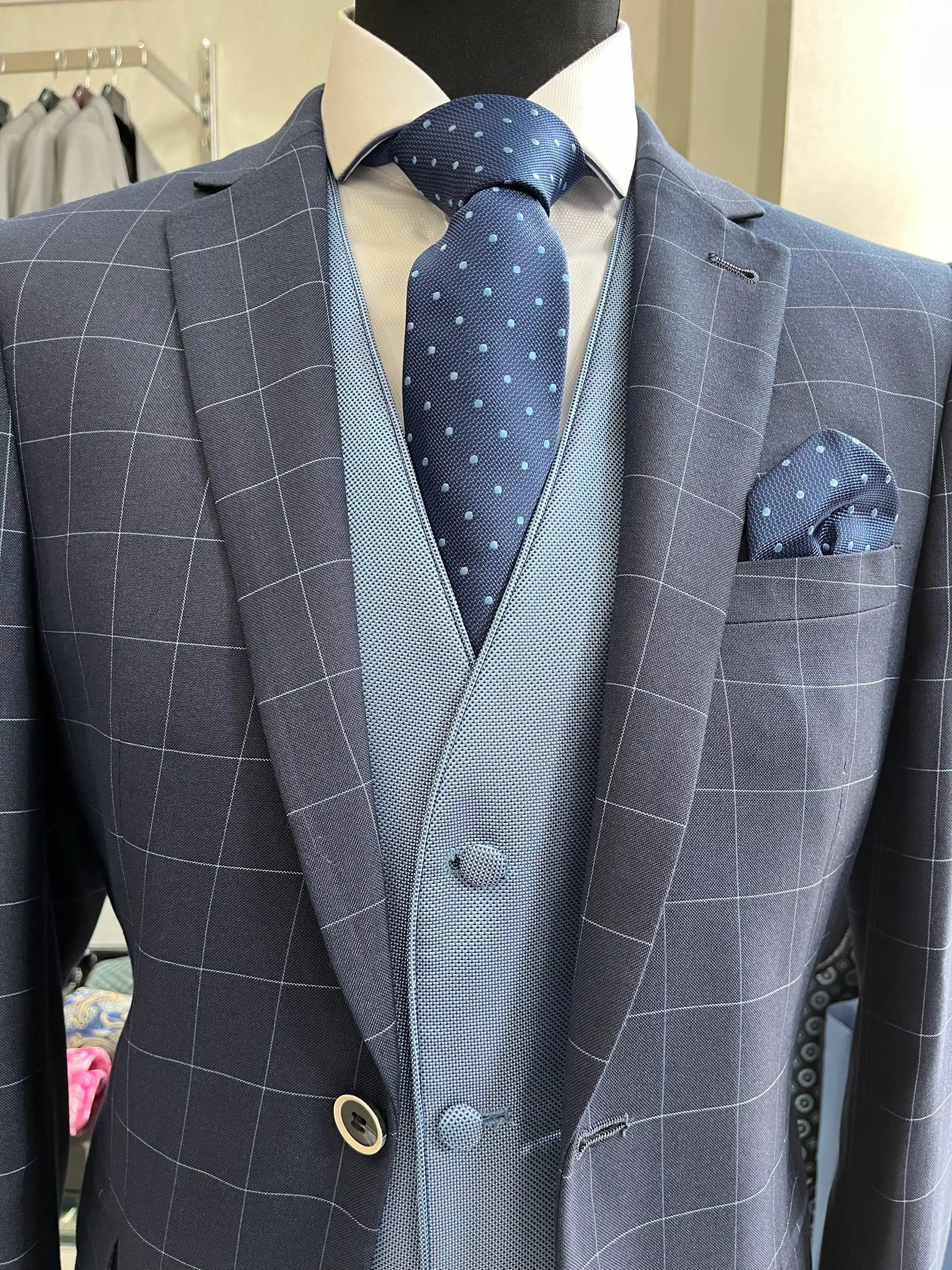 Traje de ceremonia DEIM Vigo — pieza 32 de 123