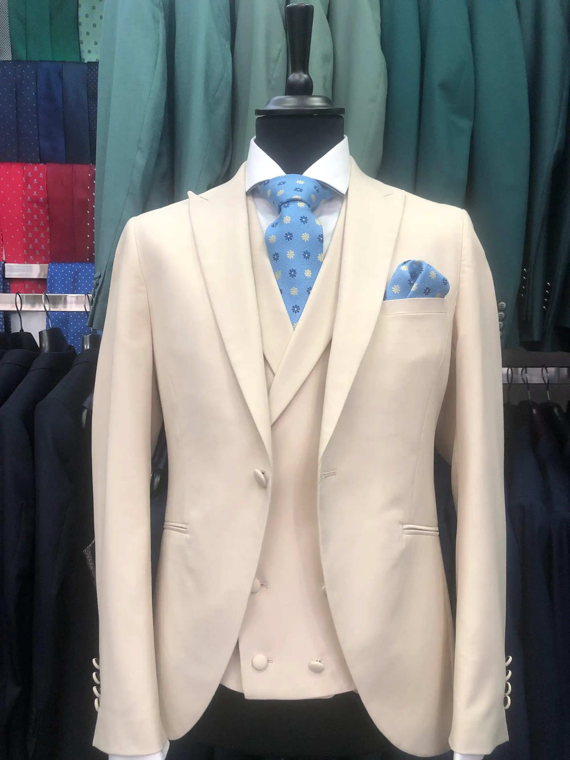 Traje de ceremonia DEIM Vigo — pieza 33 de 123