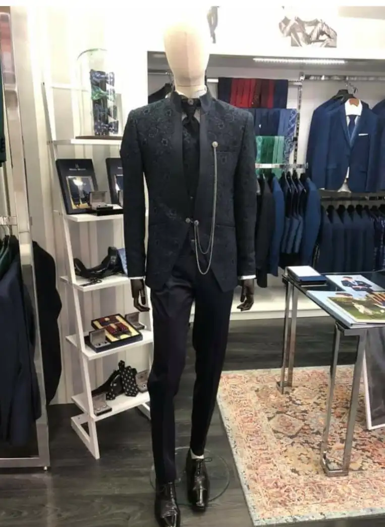 Traje de ceremonia DEIM Vigo — pieza 34 de 123