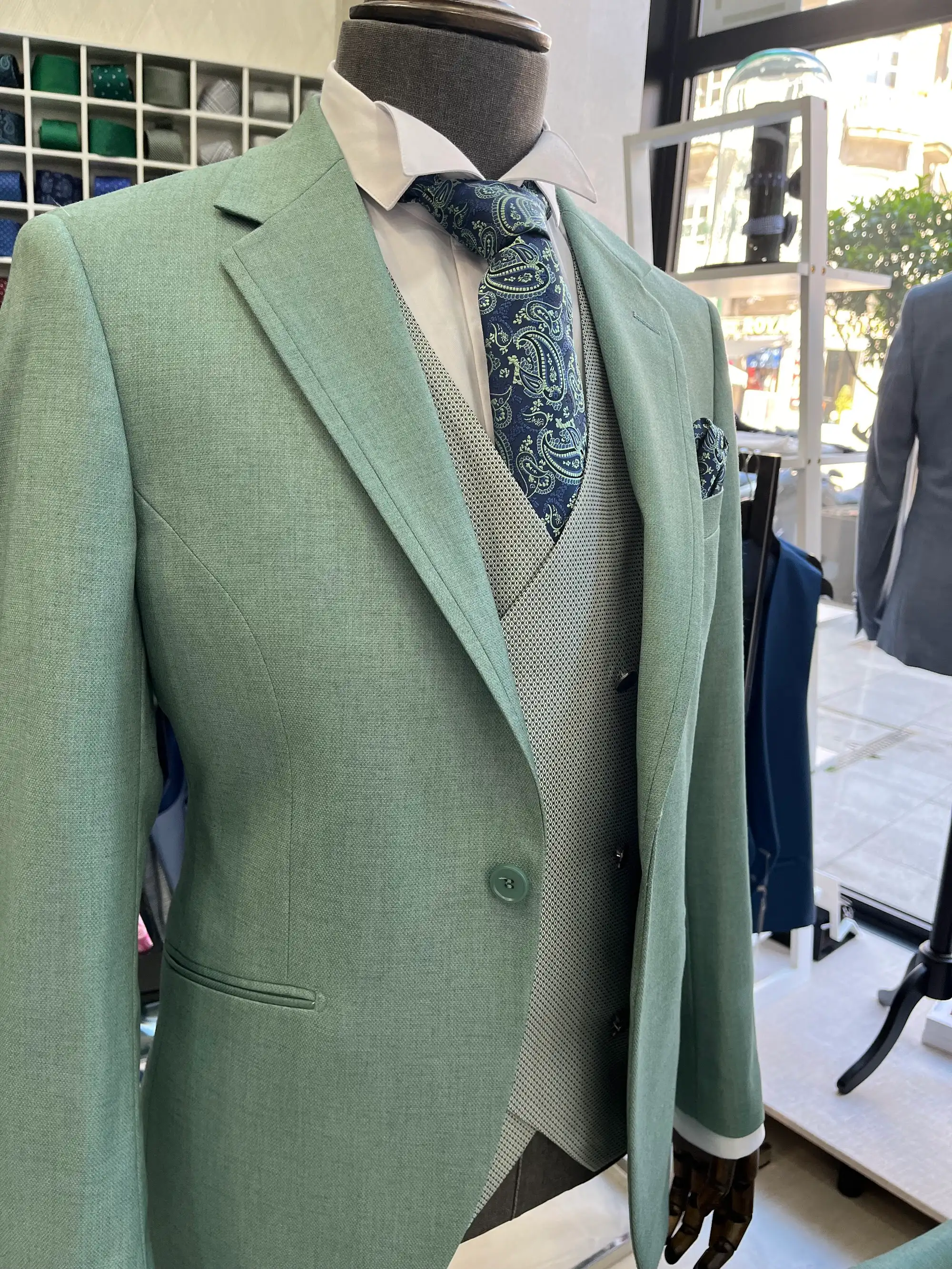 Traje de ceremonia DEIM Vigo — pieza 36 de 123