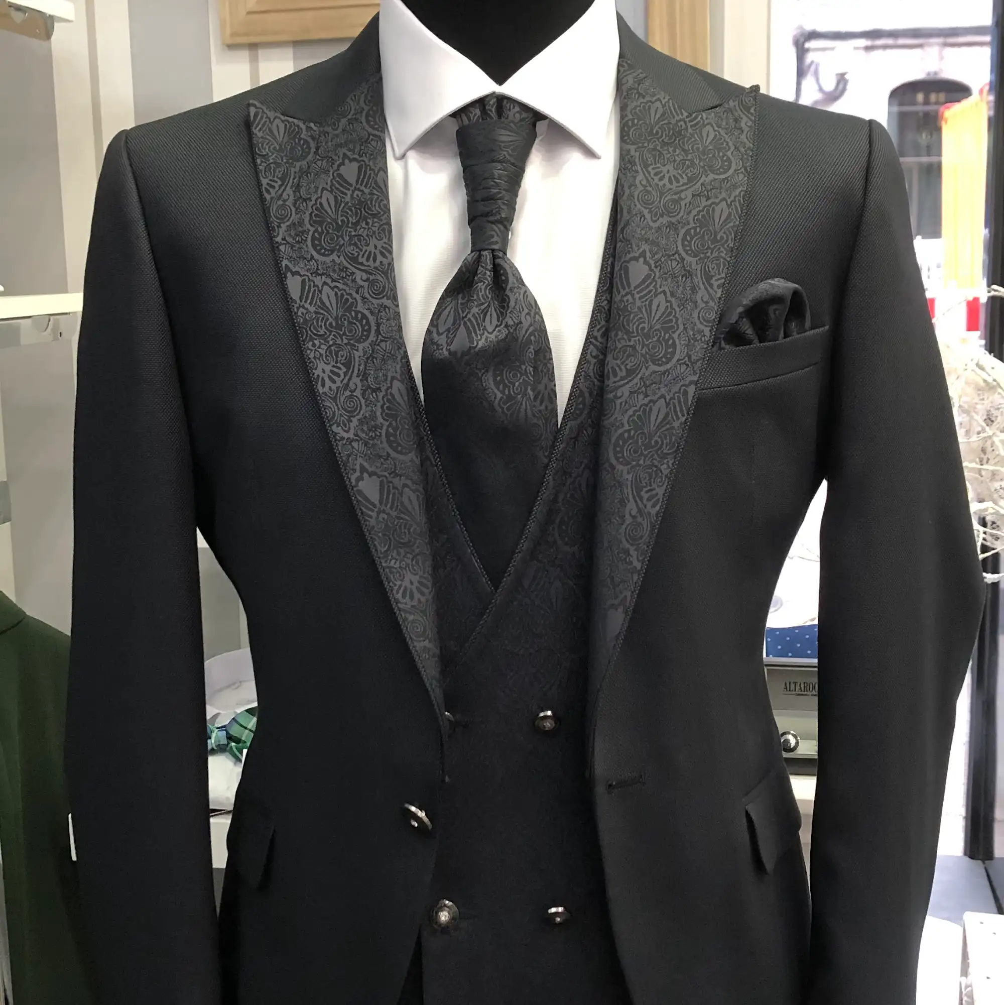 Traje de ceremonia DEIM Vigo — pieza 39 de 123
