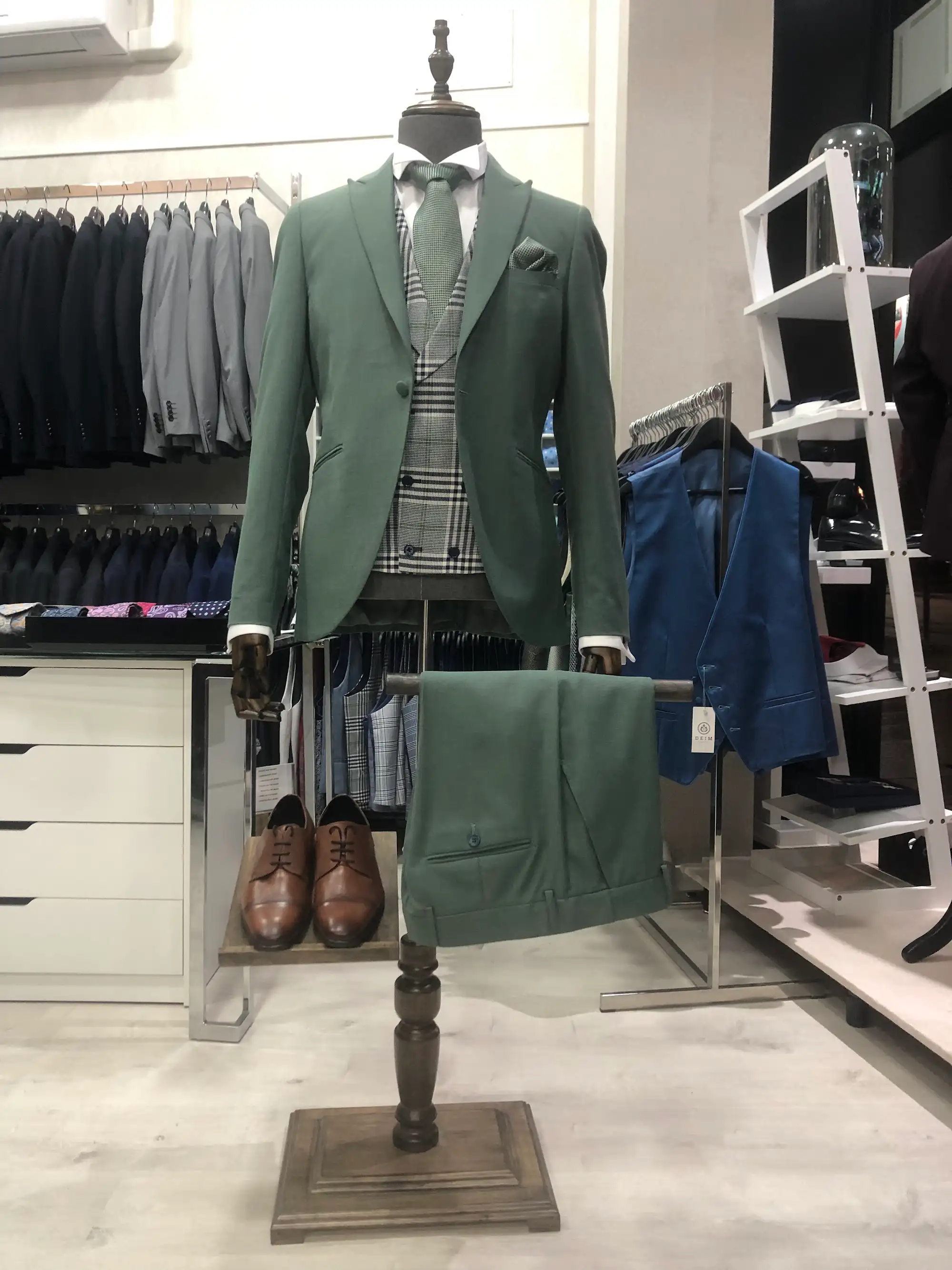 Traje de ceremonia DEIM Vigo — pieza 43 de 123