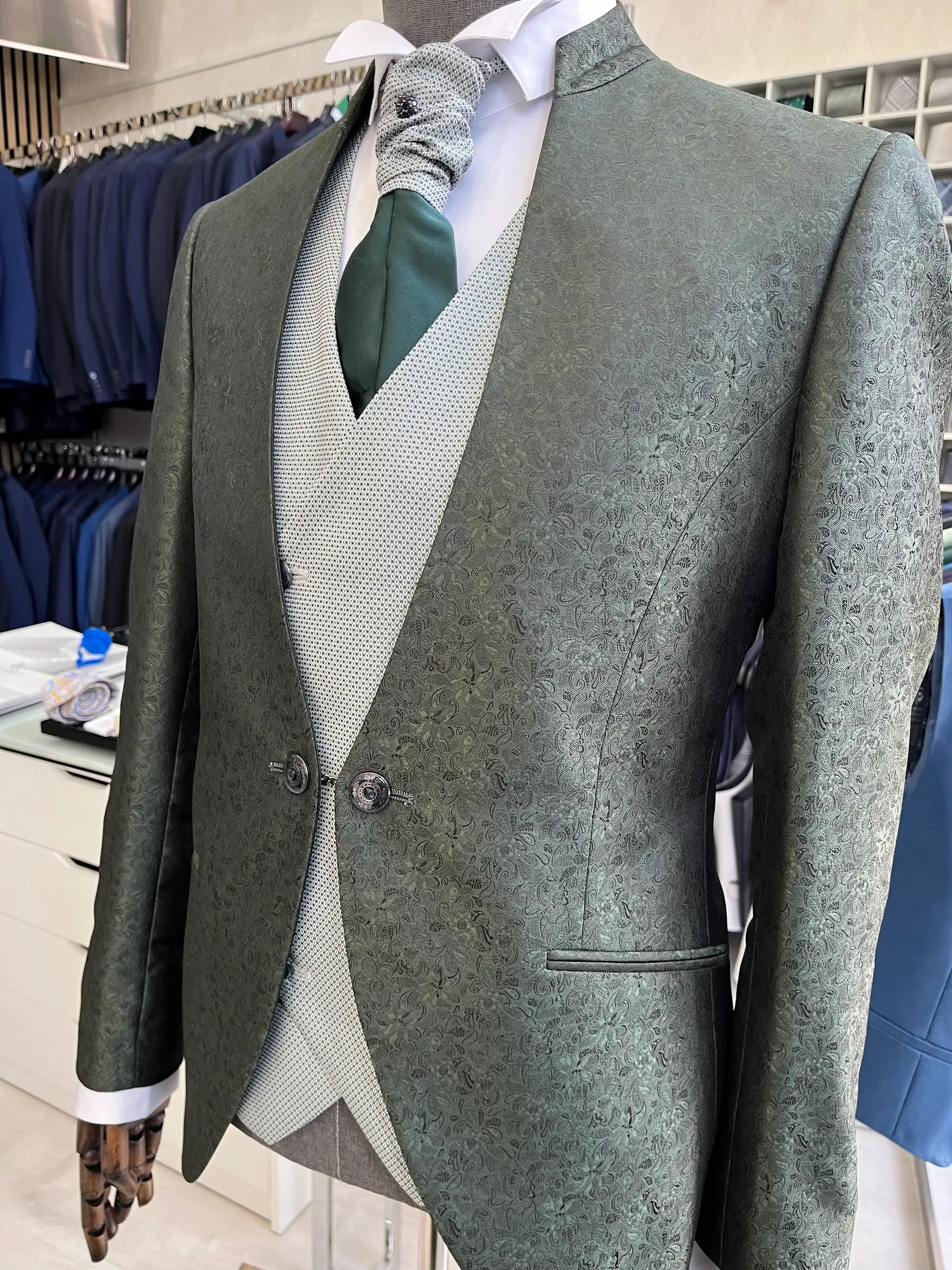 Traje de ceremonia DEIM Vigo — pieza 44 de 123