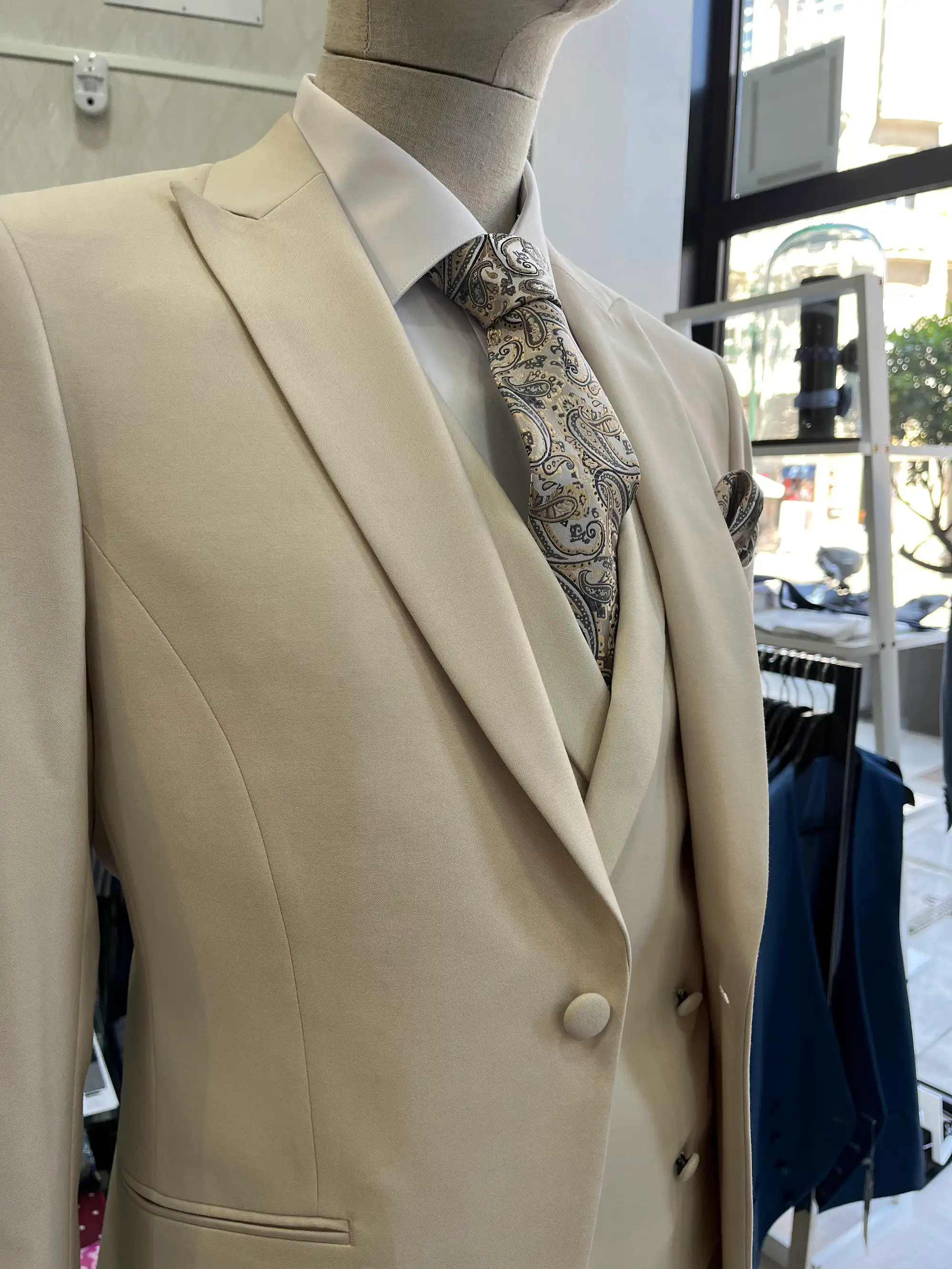 Traje de ceremonia DEIM Vigo — pieza 45 de 123