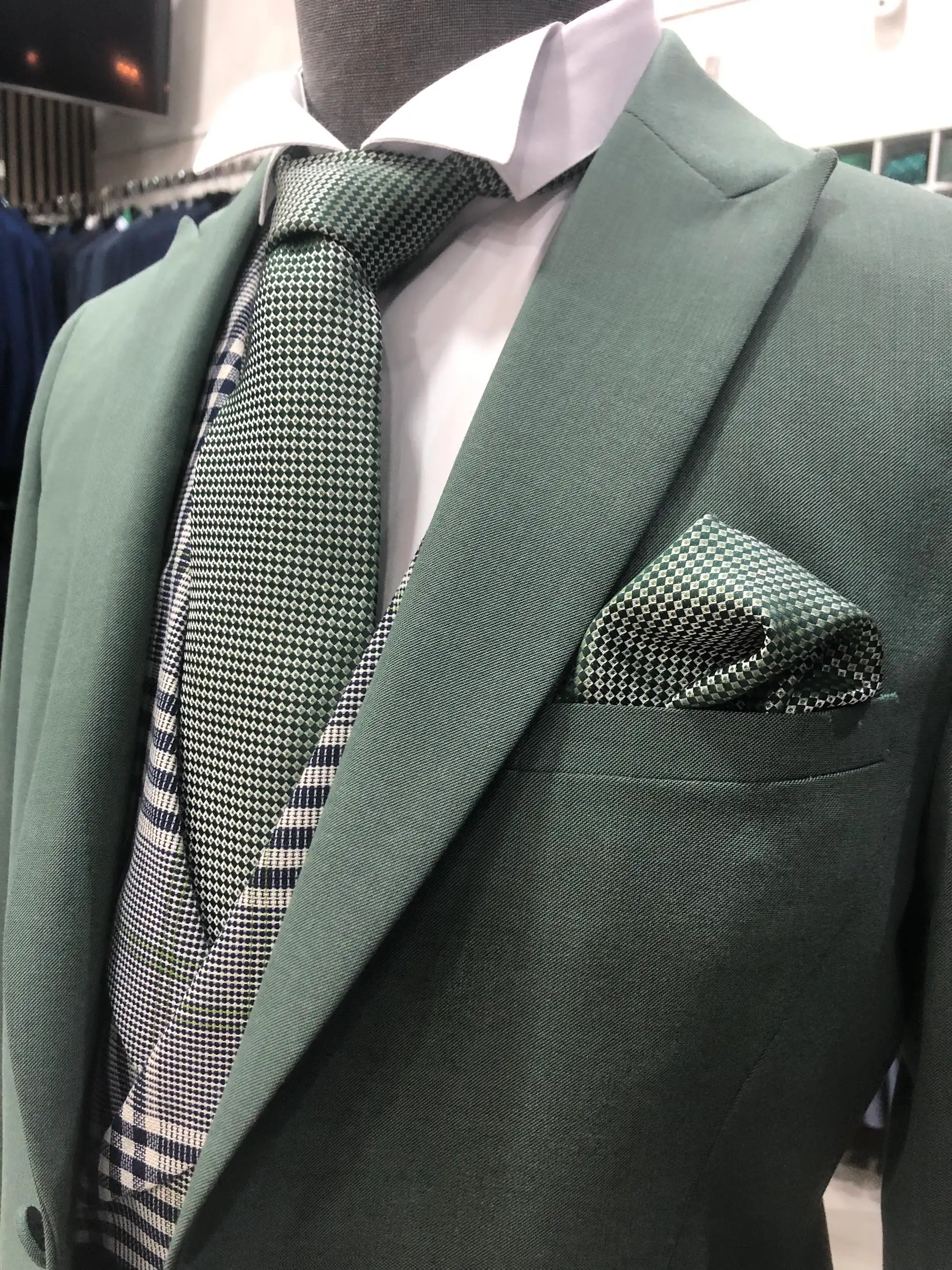 Traje de ceremonia DEIM Vigo — pieza 60 de 123