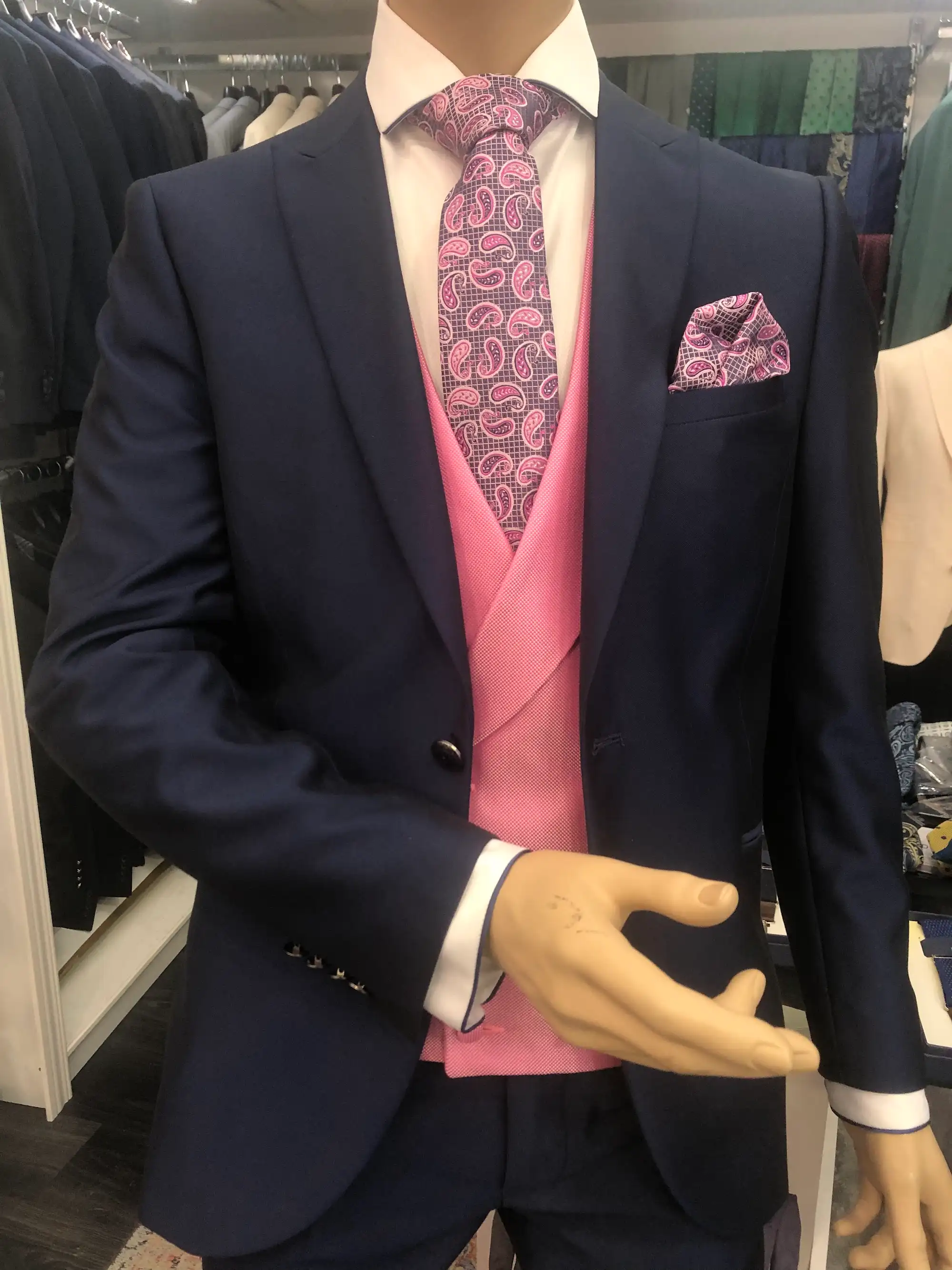 Traje de ceremonia DEIM Vigo — pieza 65 de 123