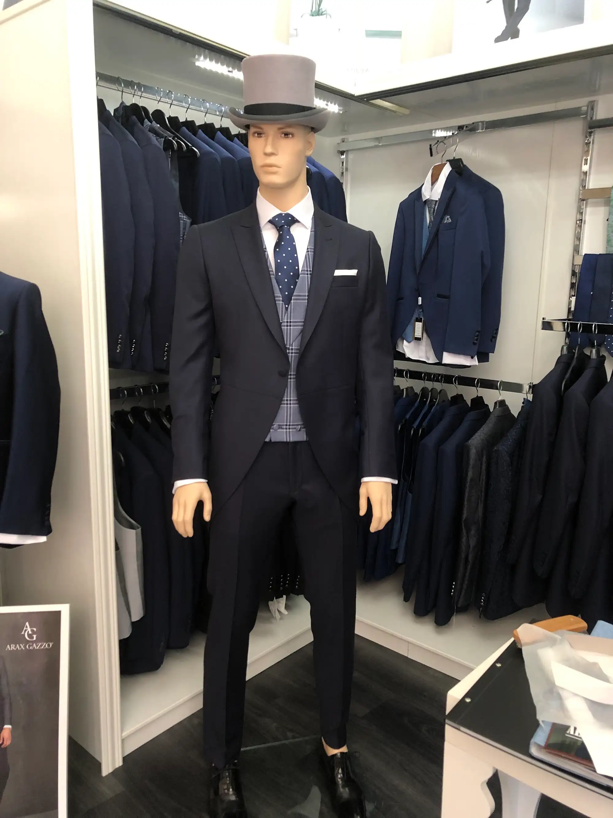 Traje de ceremonia DEIM Vigo — pieza 70 de 123