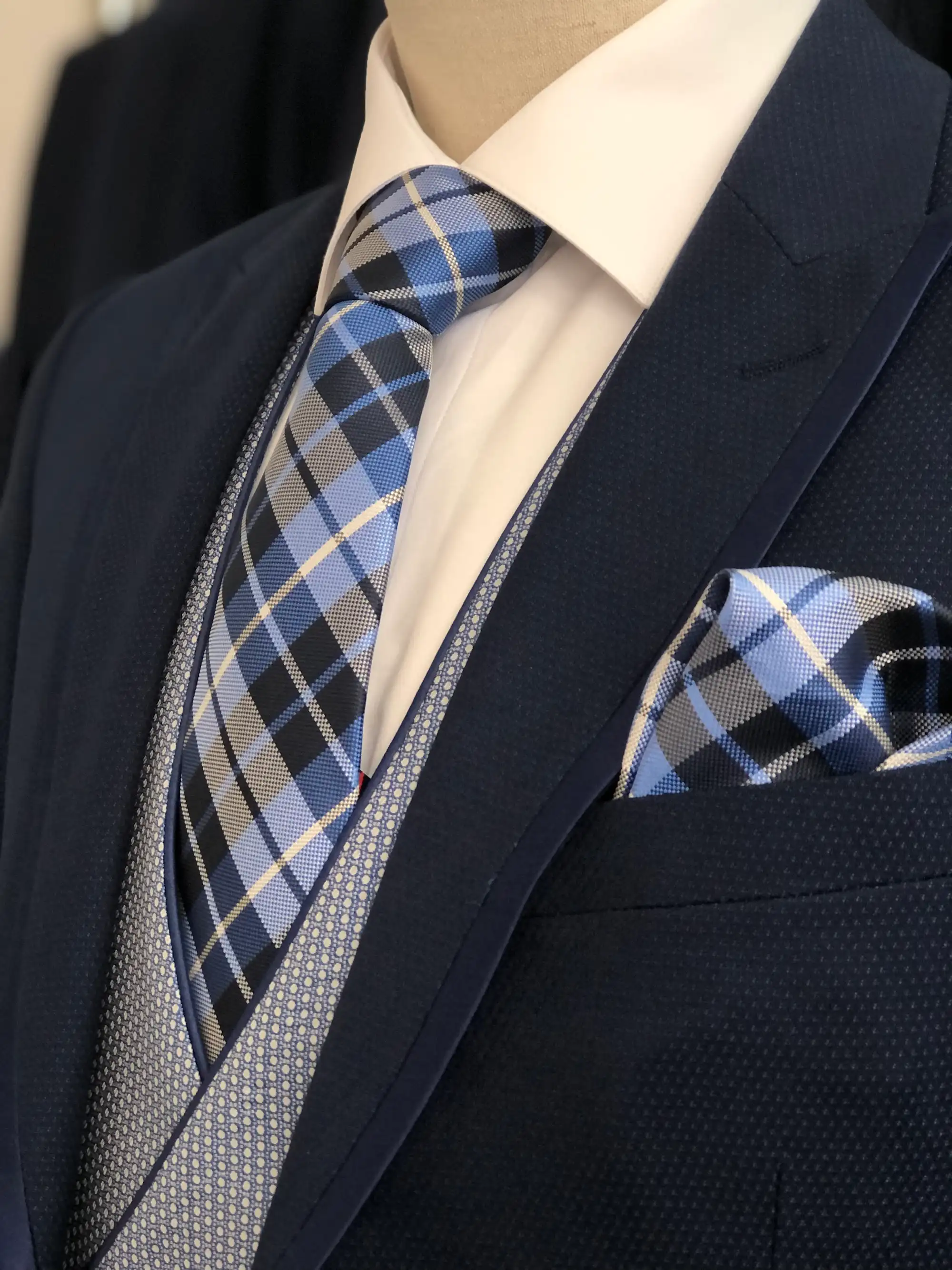 Traje de ceremonia DEIM Vigo — pieza 72 de 123