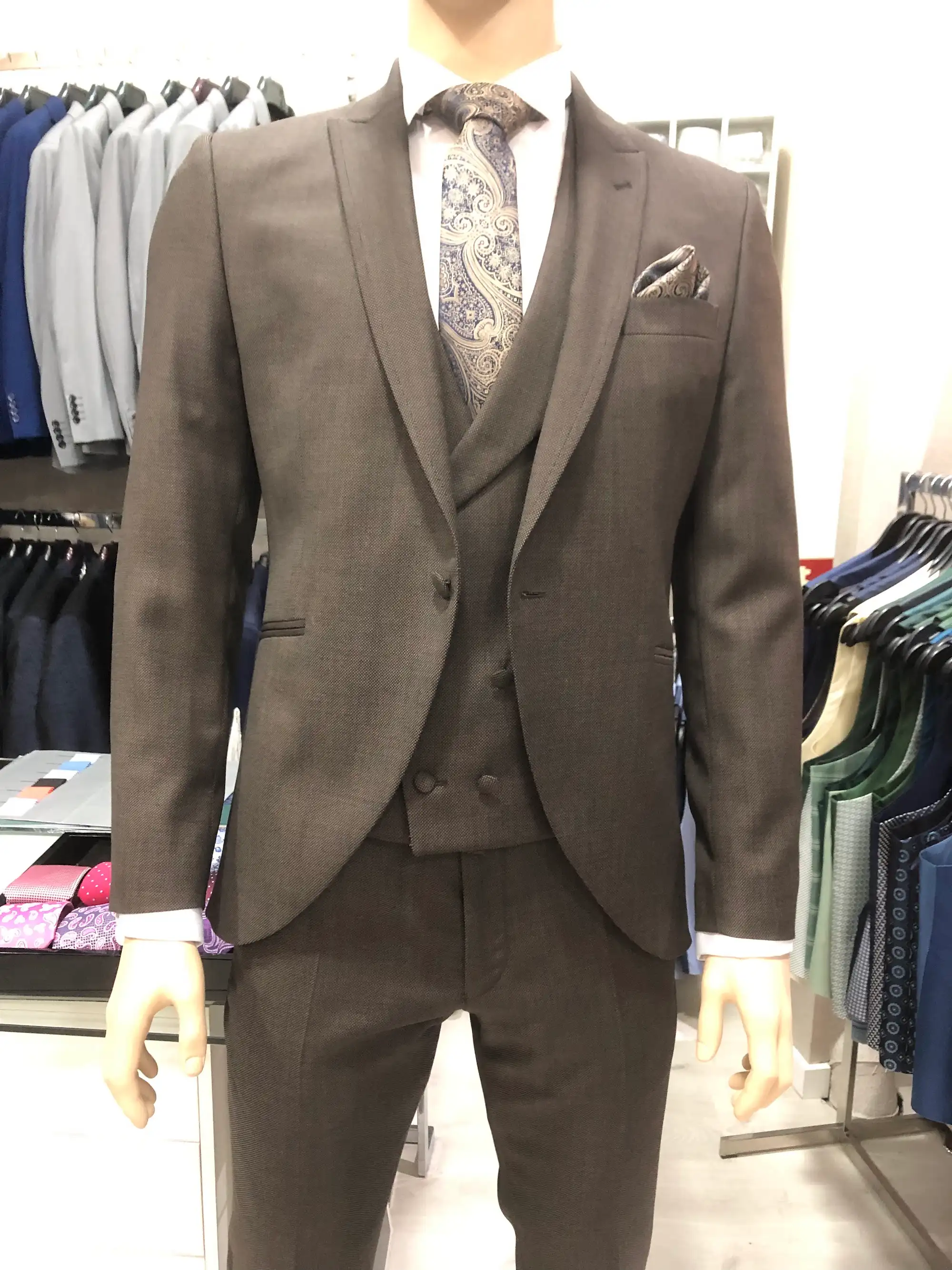 Traje de ceremonia DEIM Vigo — pieza 73 de 123